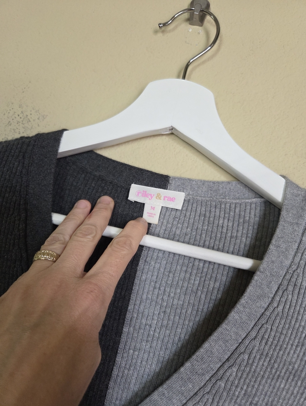 Riley & Rae Colorblock Gray Ribbed Puff Sleeve Button Front Cardigan - Picture 4 of 6